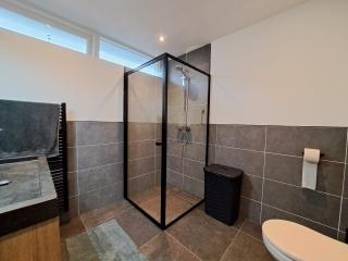 Furnished 4-Bedroom House with Garden - Image 19