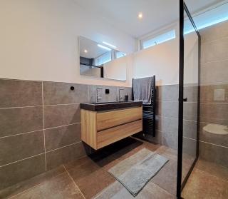 Furnished 4-Bedroom House with Garden - Image 21