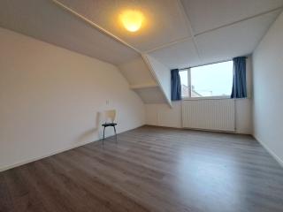 Furnished 4-Bedroom House with Garden - Image 24