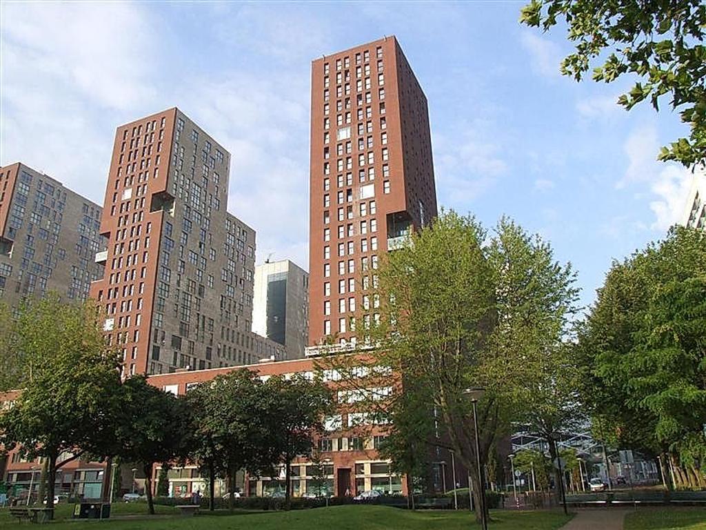 105 m² apartment with 2 bedrooms - Image 1