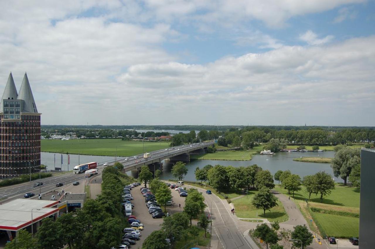 Wijds Maaszicht vanuit 92 m² appartement - Afbeelding 4