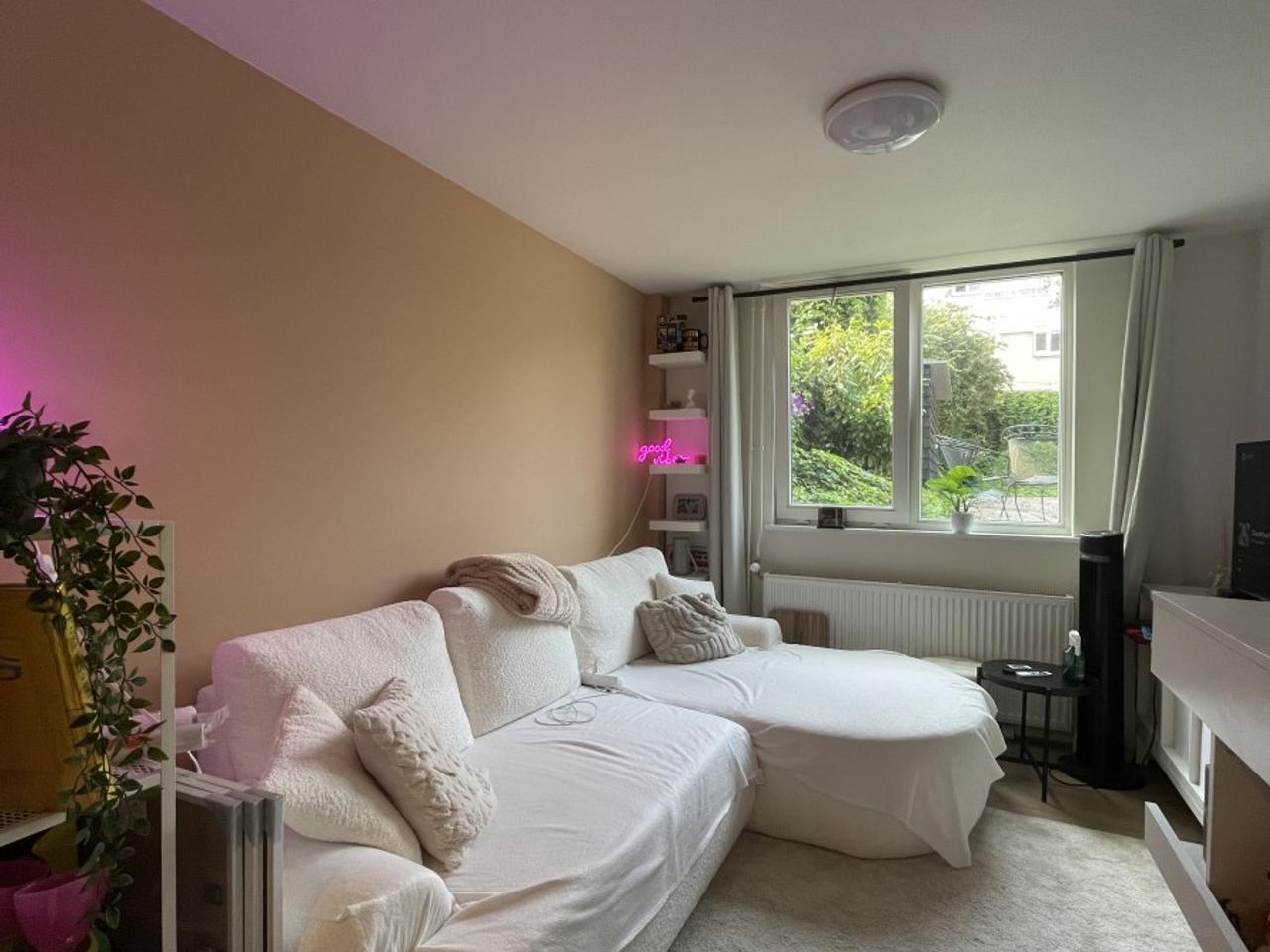 2-Room Apartment in Spijkerkwartier - Image 3