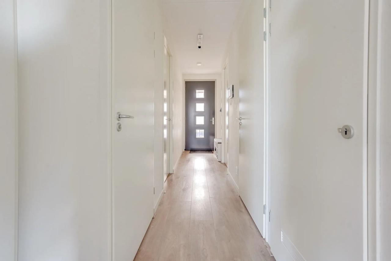 Furnished 3-Room Apartment with Balcony - Image 8