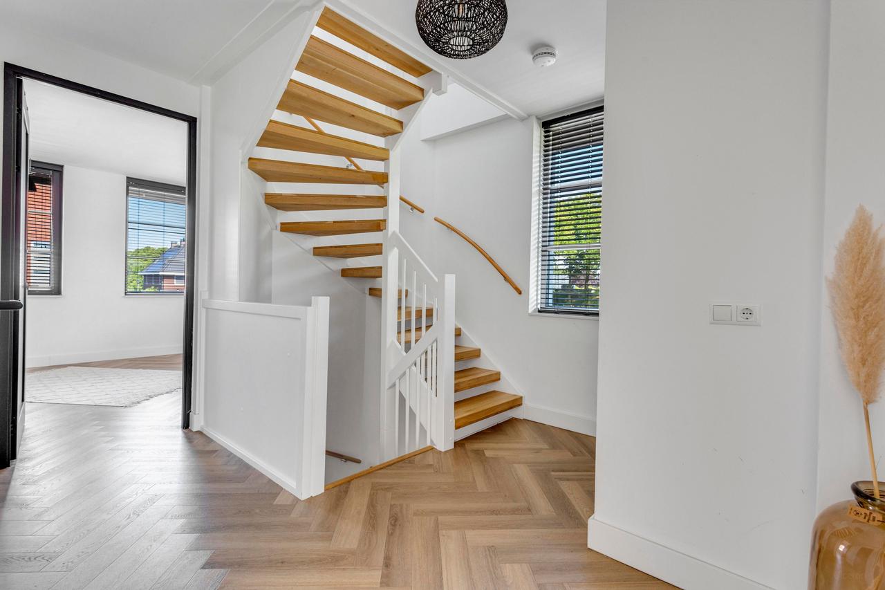 Furnished Detached House with Garden - Image 6