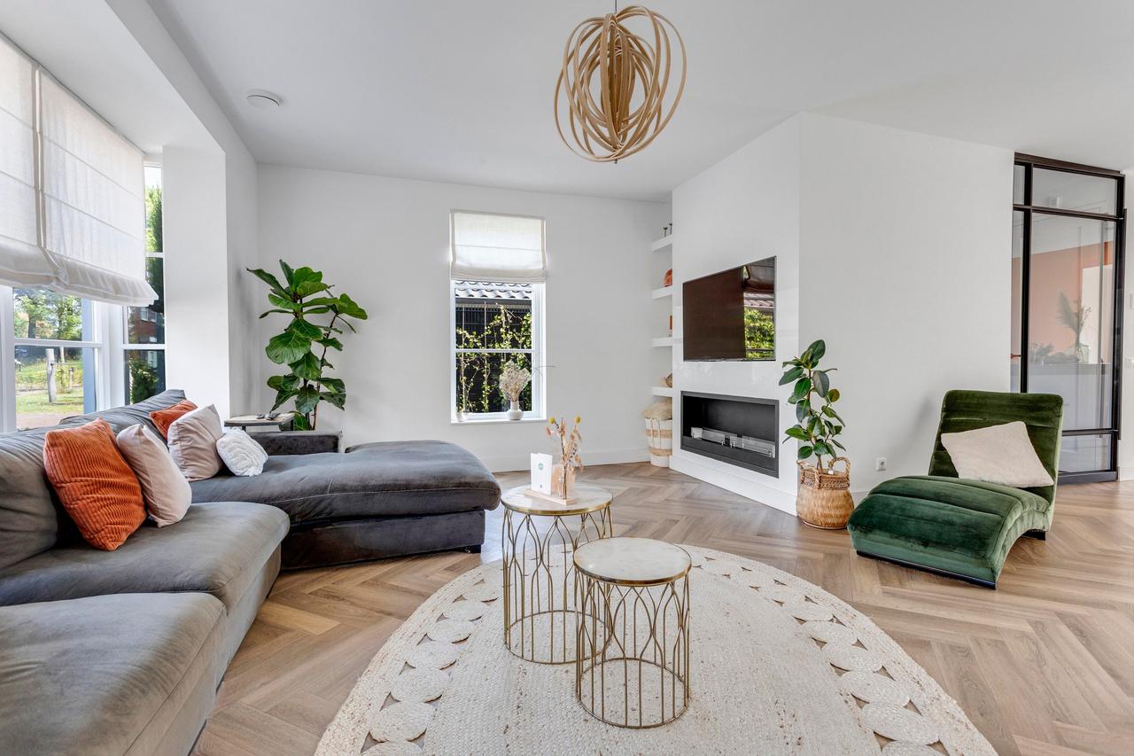 Furnished Detached House with Garden - Image 10