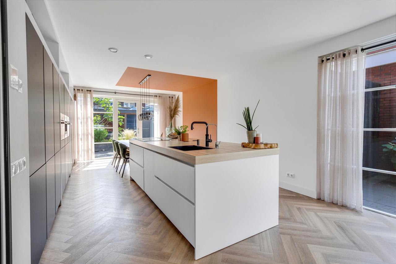 Furnished Detached House with Garden - Image 14