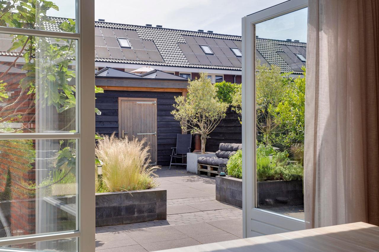 Furnished Detached House with Garden - Image 17