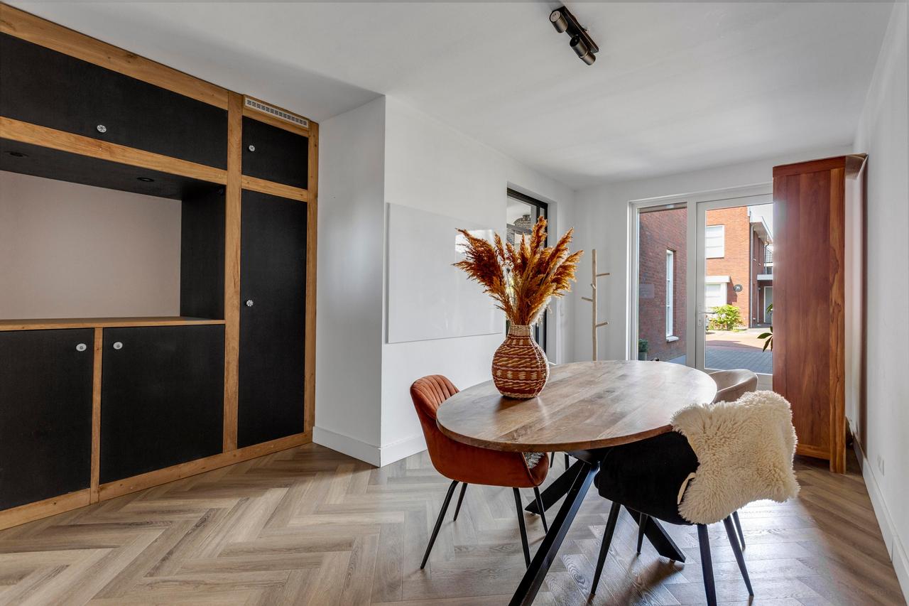 Furnished Detached House with Garden - Image 20