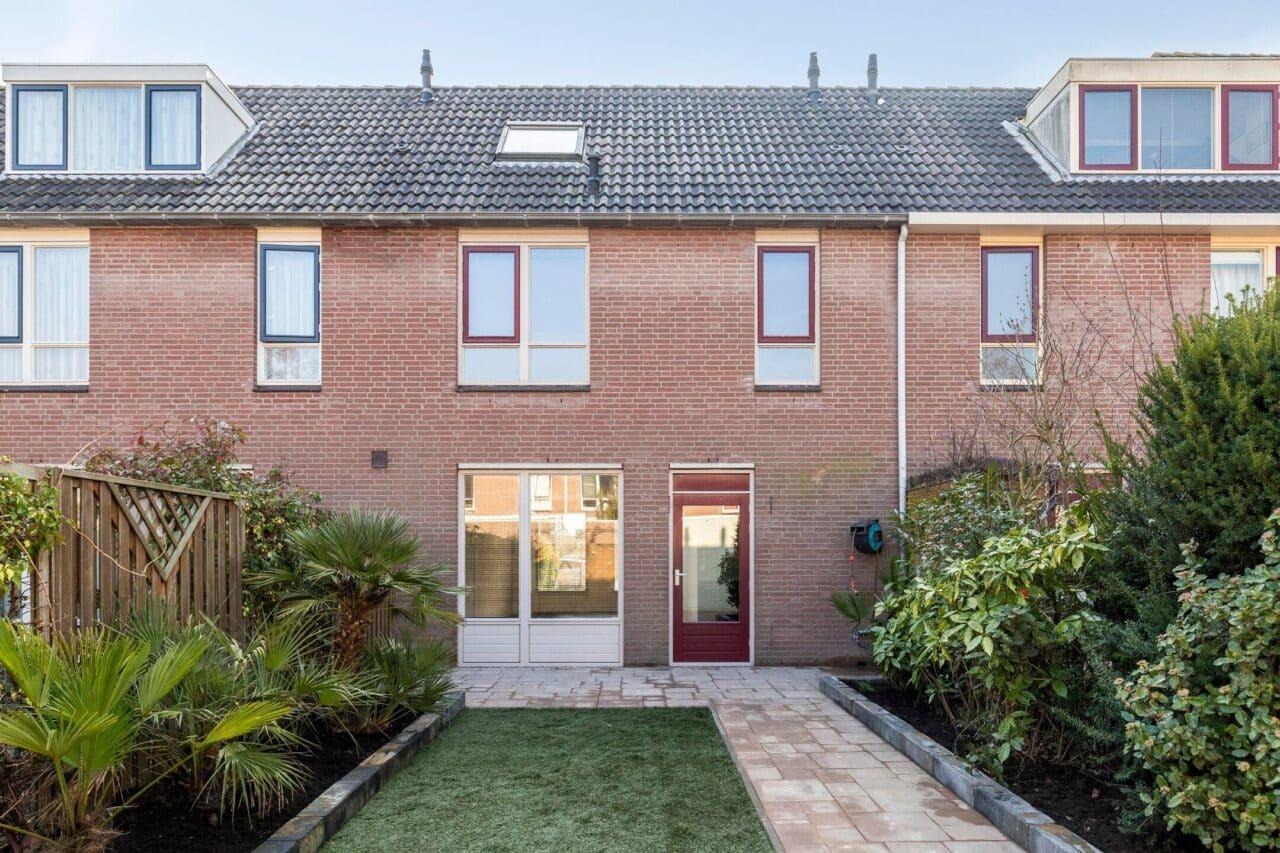 Renovated home with 4 bedrooms - Image 1