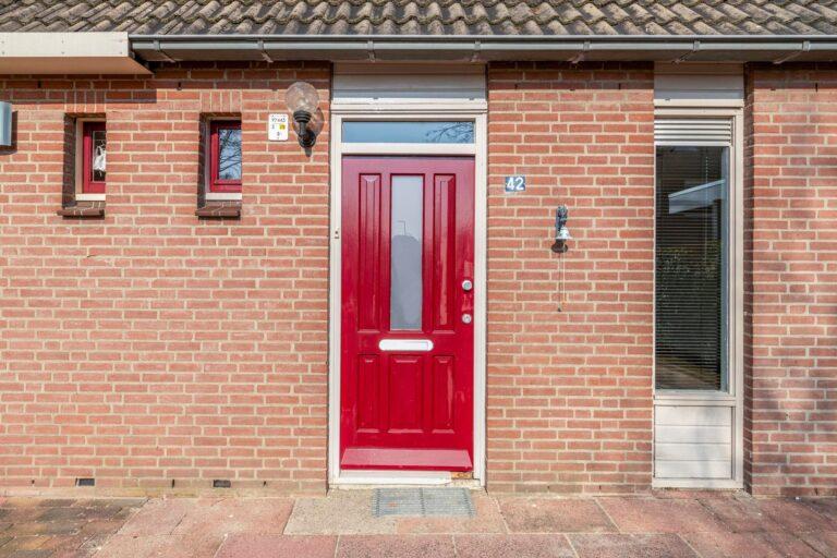 Renovated home with 4 bedrooms - Image 4