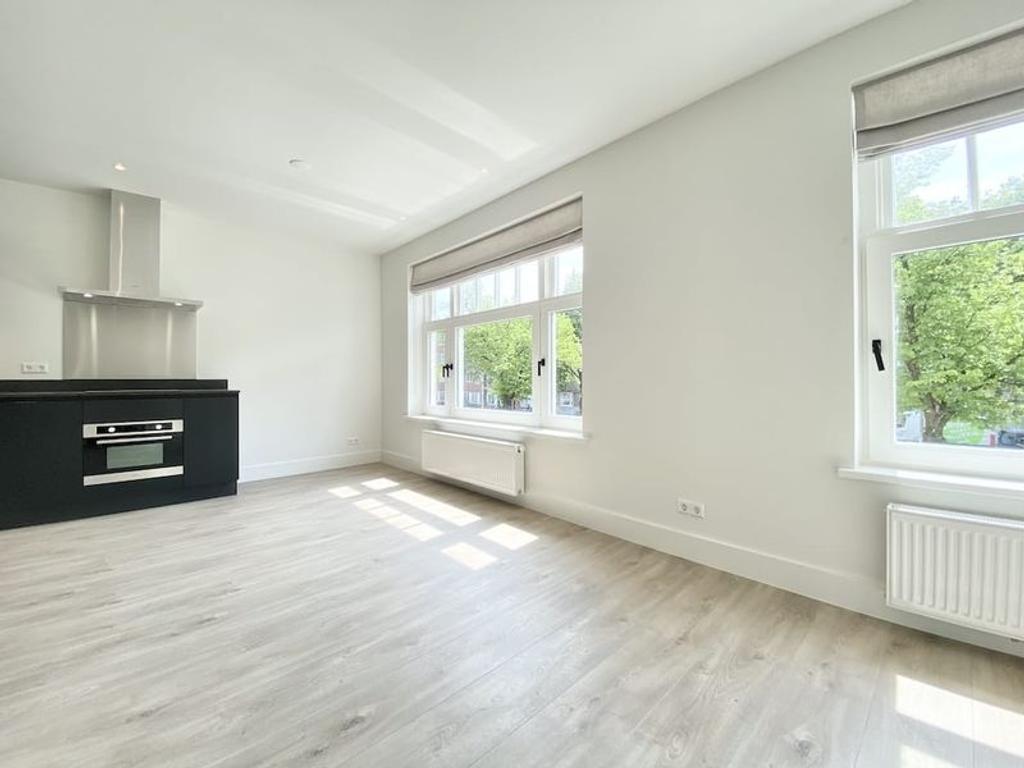 Available immediately: 2 bedrooms with balcony - Image 1