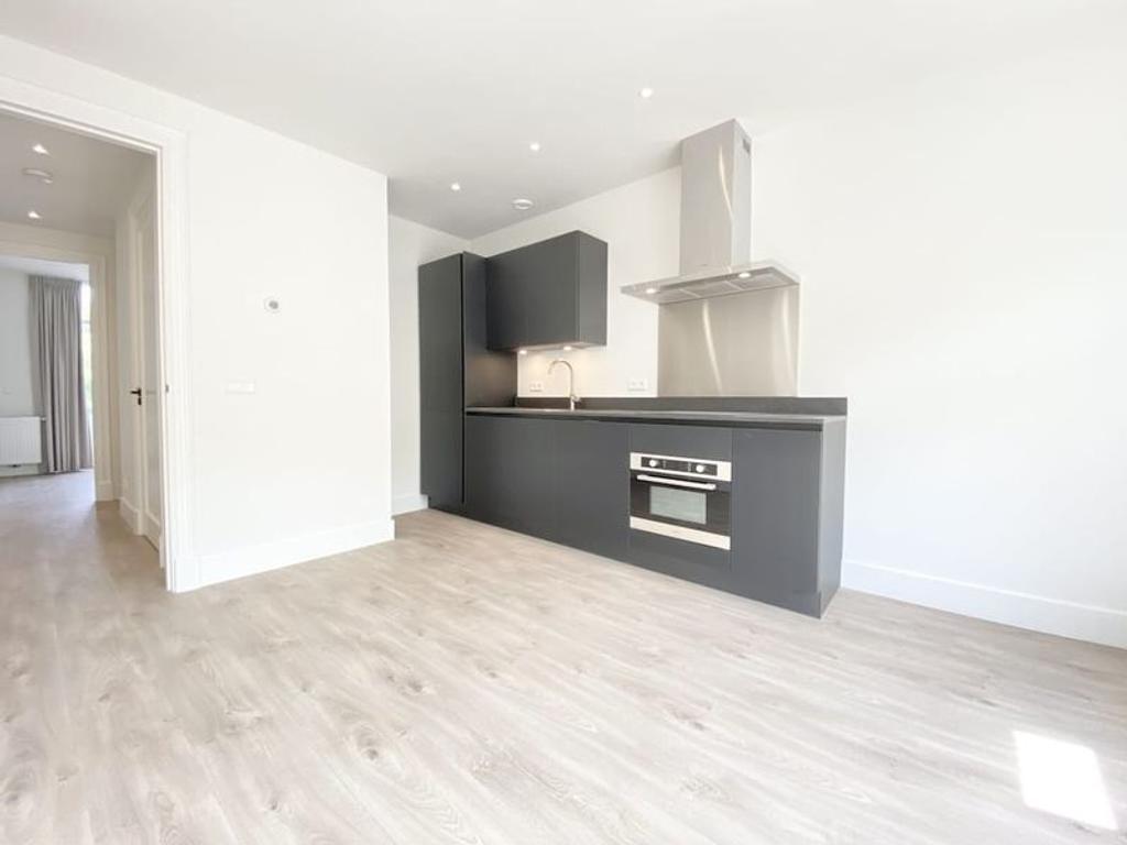Available immediately: 2 bedrooms with balcony - Image 2