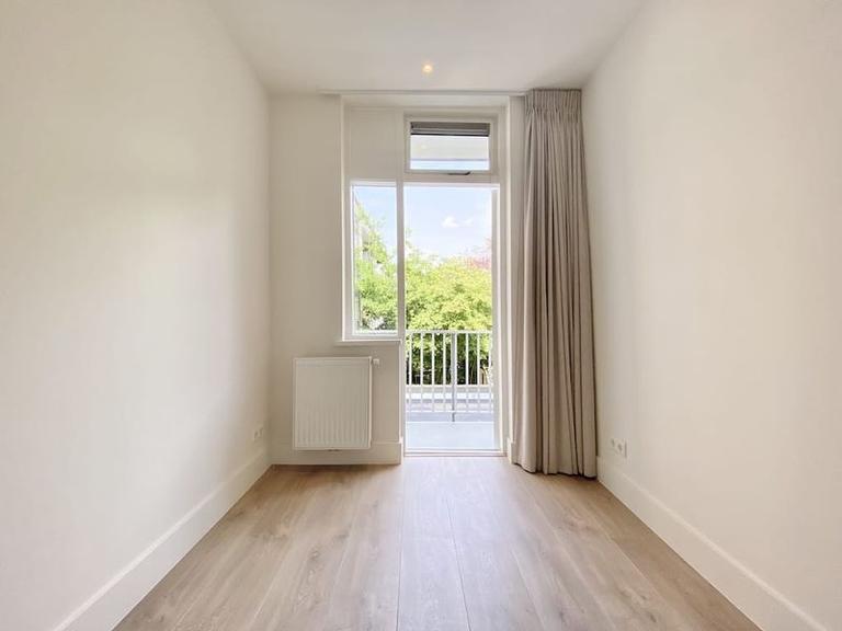 Available immediately: 2 bedrooms with balcony - Image 6