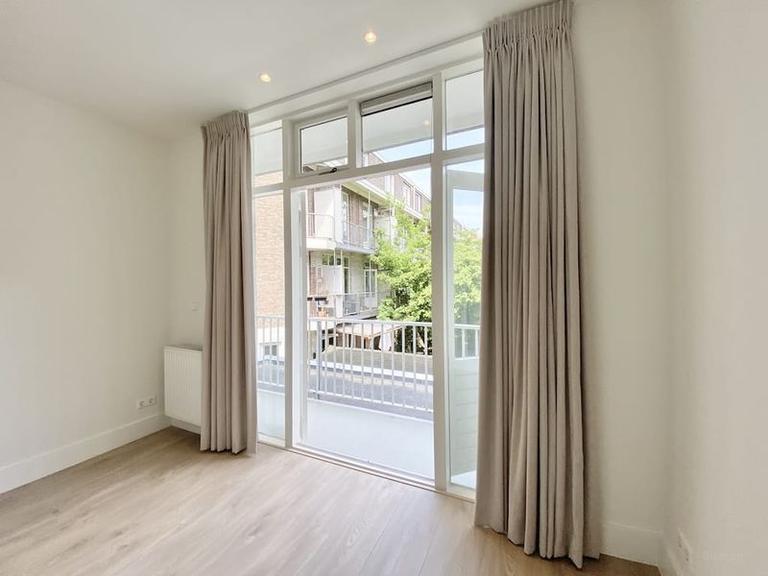 Available immediately: 2 bedrooms with balcony - Image 8