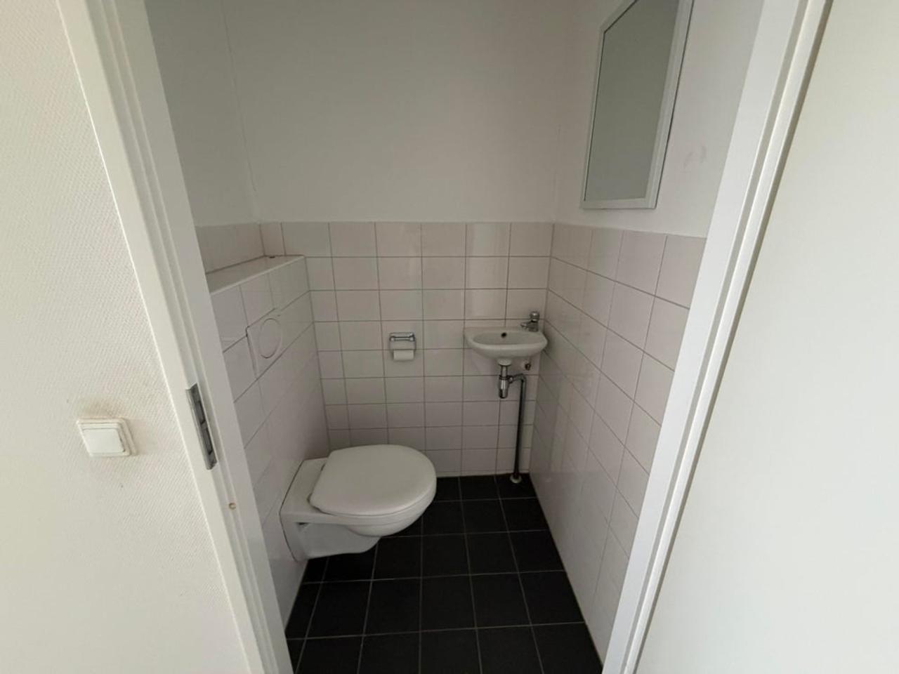 Available Now: 2-Bedroom Apartment in Enschede - Image 19