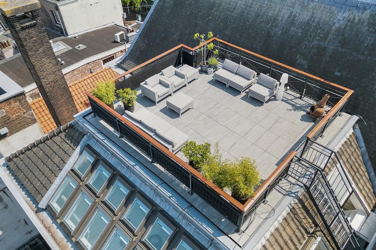 150 m² Penthouse with Rooftop Terrace - Image 1