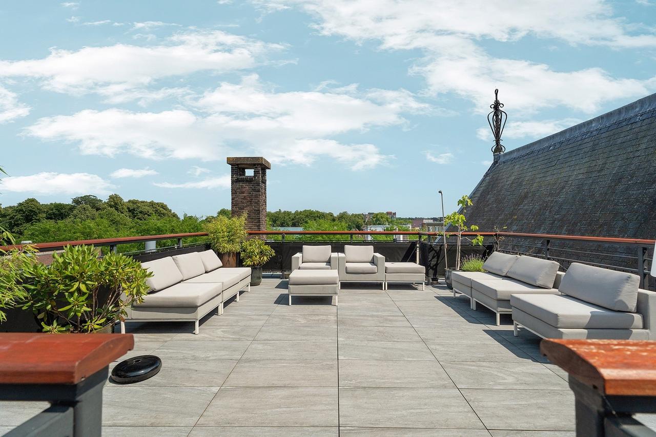150 m² Penthouse with Rooftop Terrace - Image 3