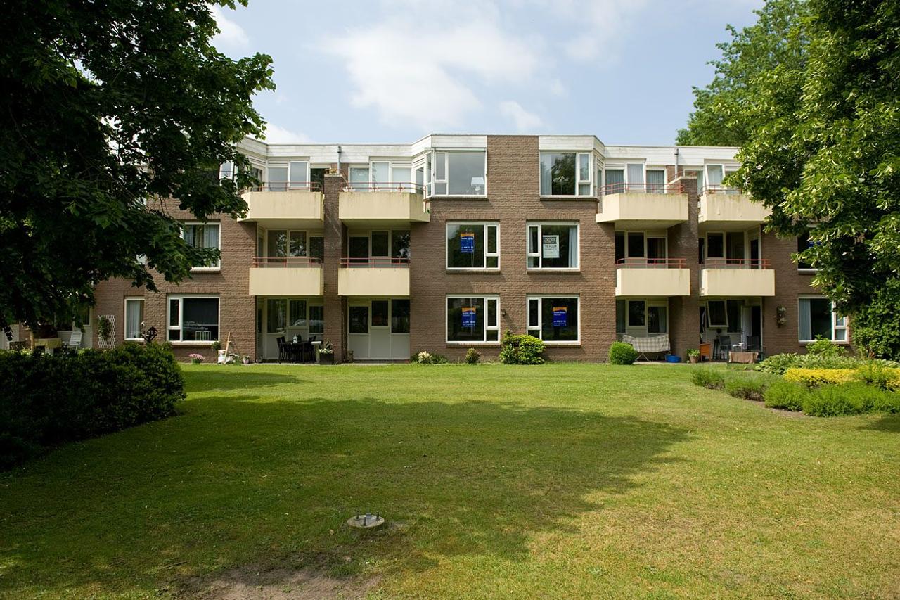 Temporary Student Apartment with Balcony - Image 3