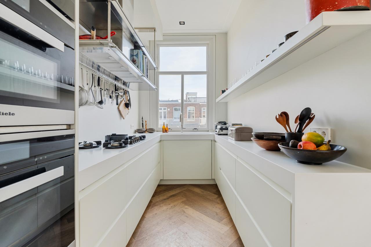Furnished 4-Bedroom Apartment with Roof Terrace - Image 8
