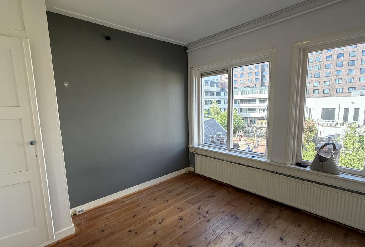 Room with rooftop terrace near city centre - Image 1