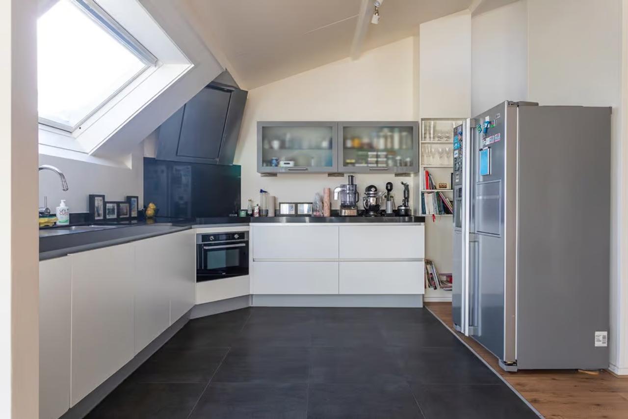 3 Bedrooms with Balcony and Rooftop Terrace - Image 3