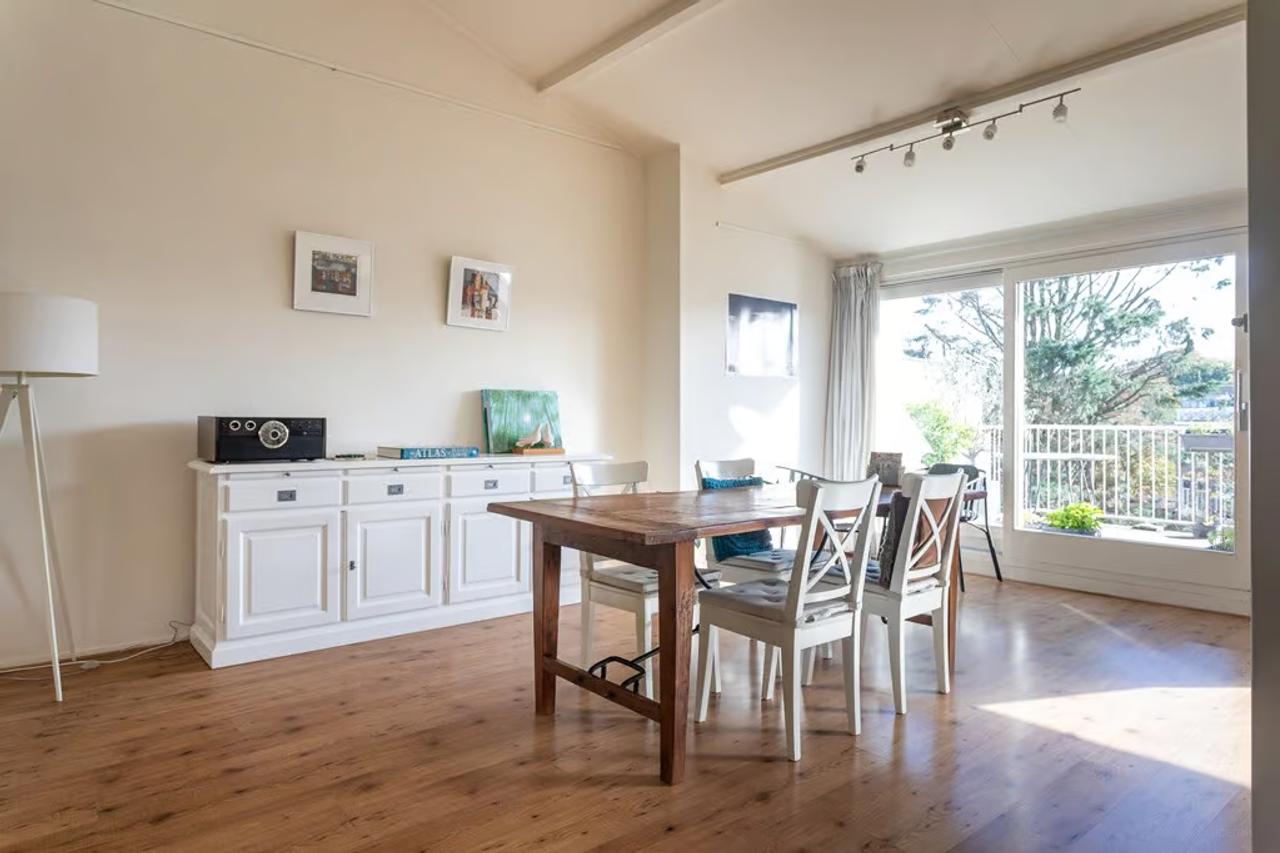 3 Bedrooms with Balcony and Rooftop Terrace - Image 9