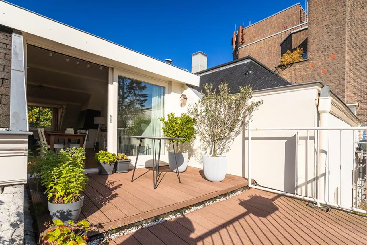 3 Bedrooms with Balcony and Rooftop Terrace - Image 16