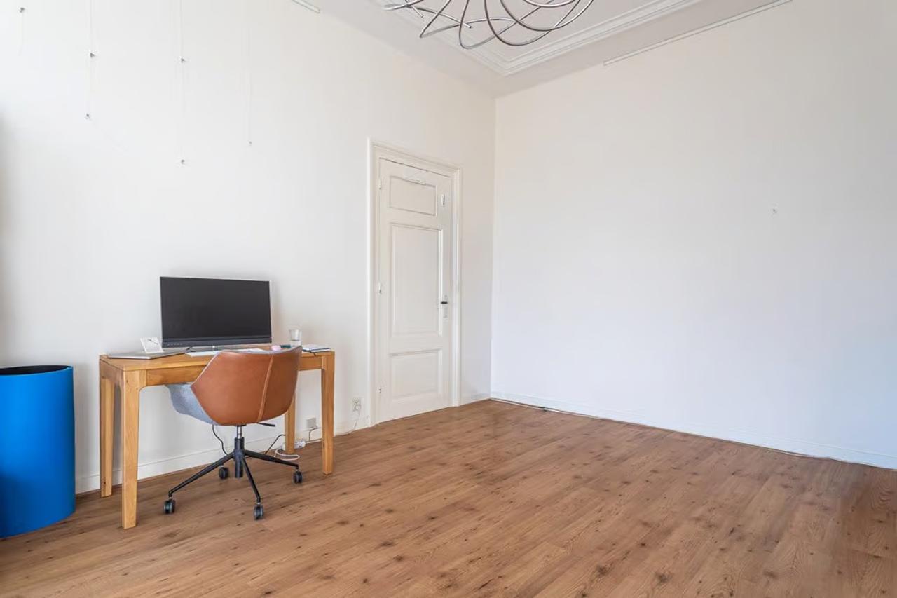 3 Bedrooms with Balcony and Rooftop Terrace - Image 24