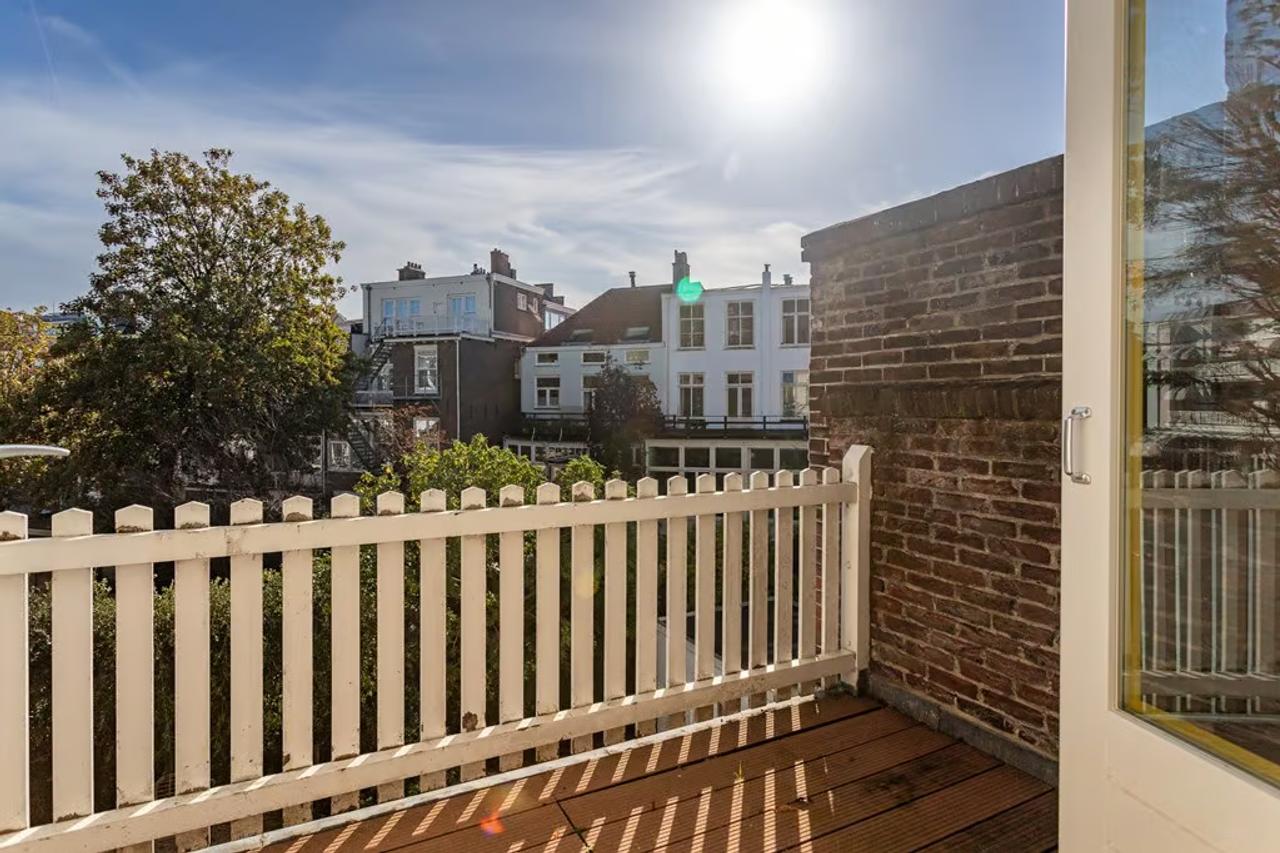 3 Bedrooms with Balcony and Rooftop Terrace - Image 29
