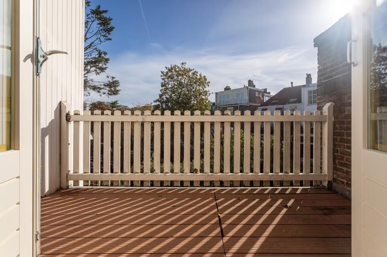 3 Bedrooms with Balcony and Rooftop Terrace - Image 30