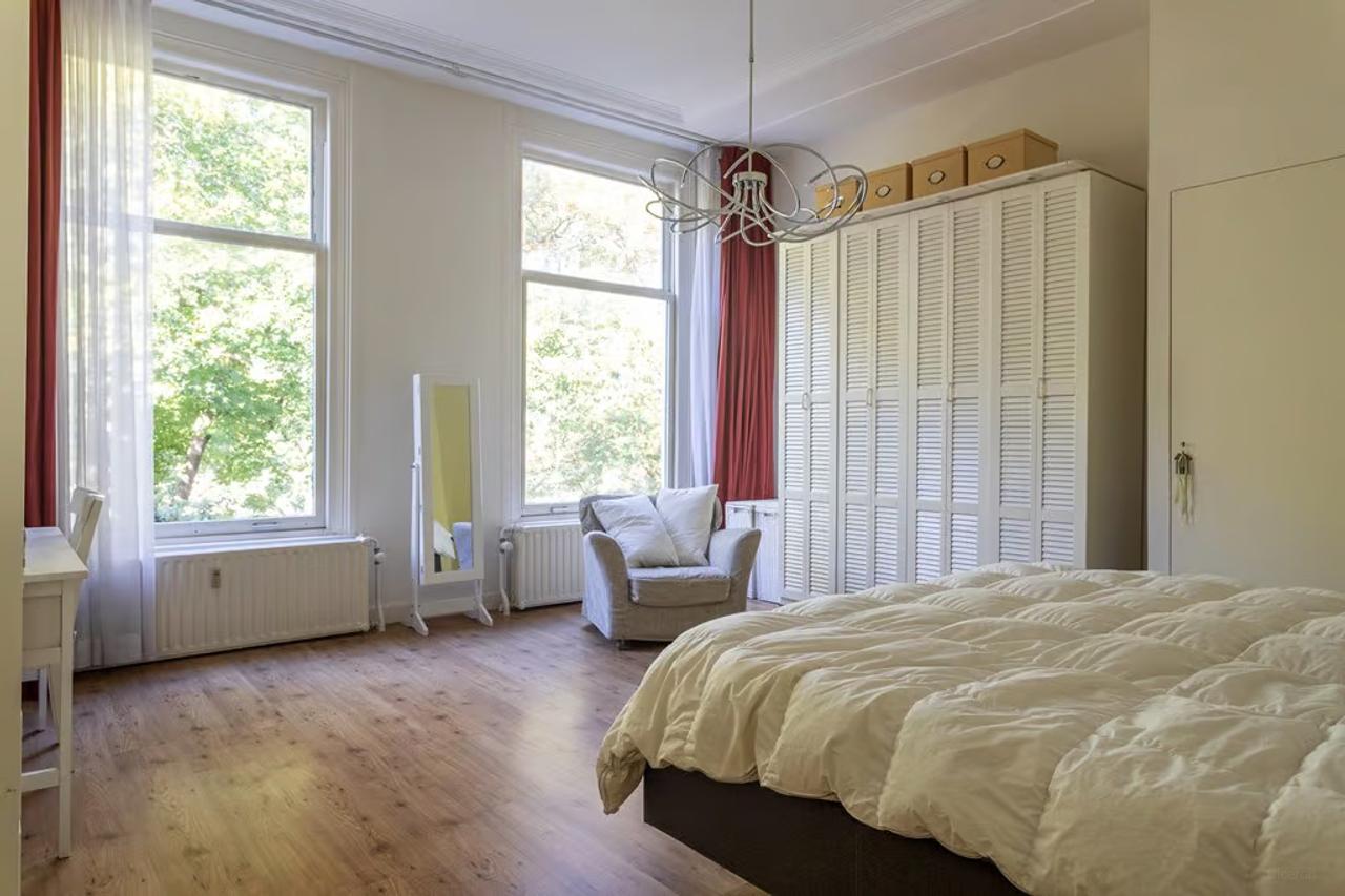 3 Bedrooms with Balcony and Rooftop Terrace - Image 31