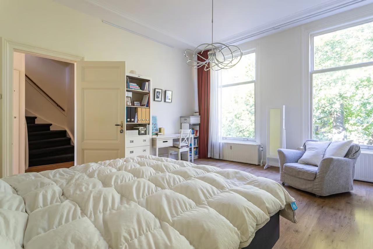 3 Bedrooms with Balcony and Rooftop Terrace - Image 34