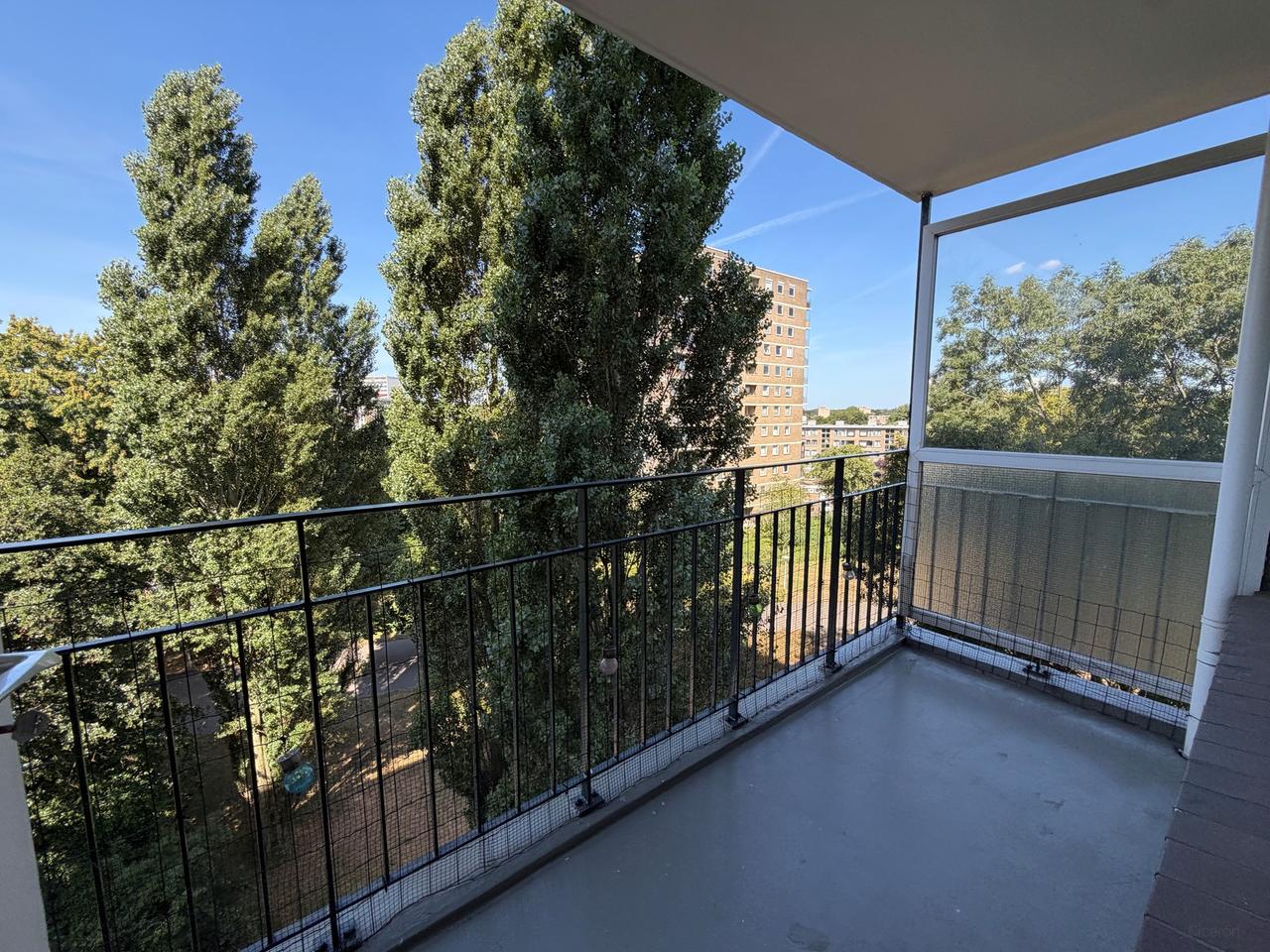 90 m² apartment with 3 bedrooms - Image 3