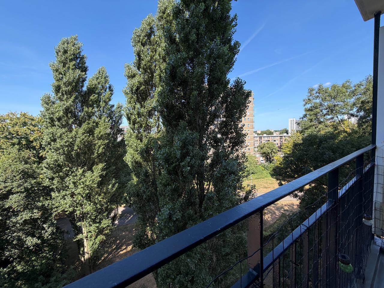 90 m² apartment with 3 bedrooms - Image 26