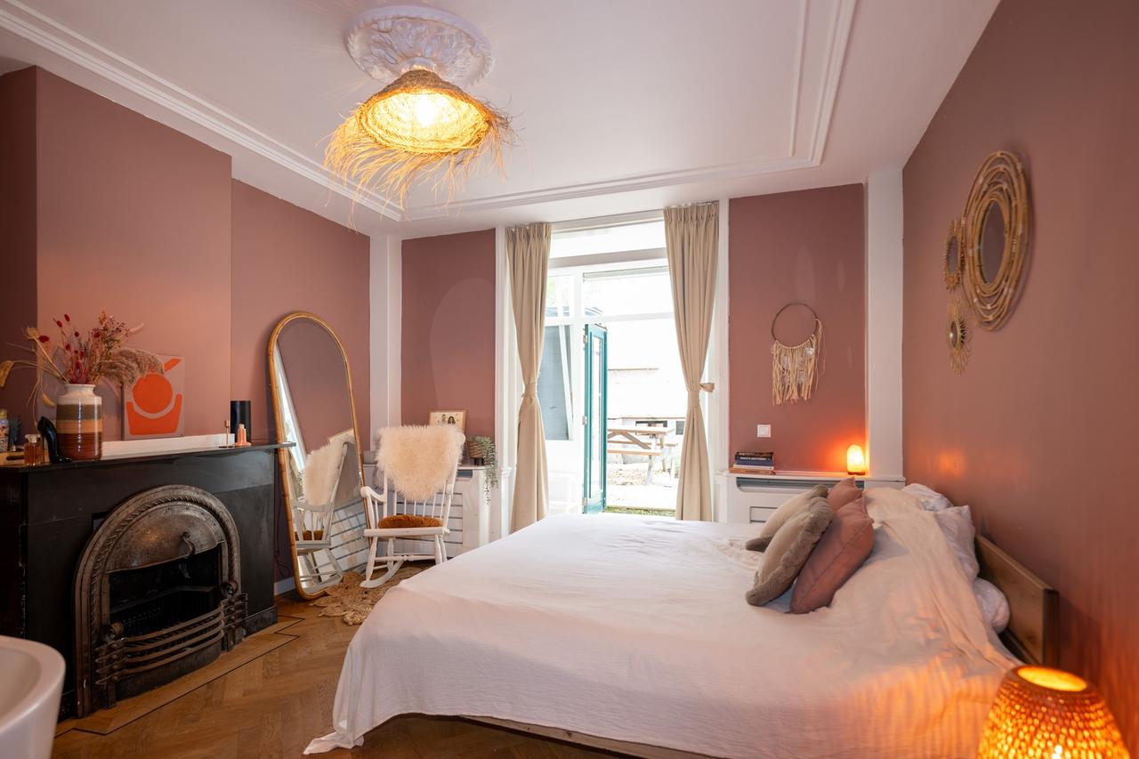 Furnished 3-Bedroom Apartment with Garden - Image 19