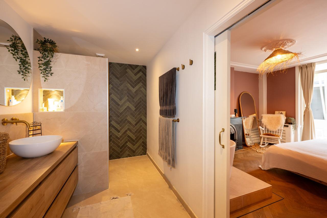 Furnished 3-Bedroom Apartment with Garden - Image 25