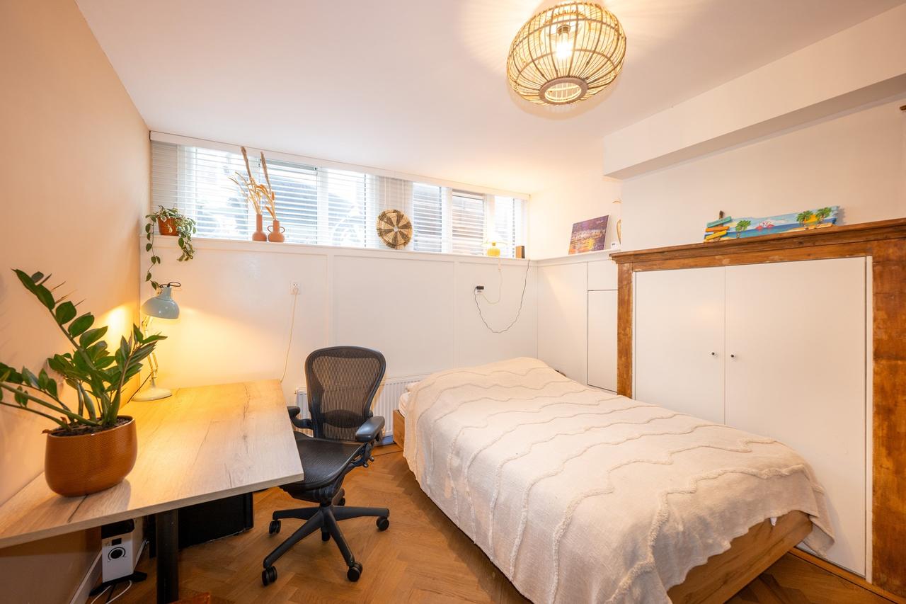 Furnished 3-Bedroom Apartment with Garden - Image 34