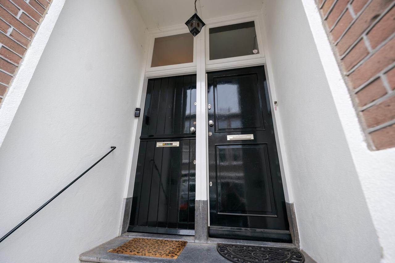 Furnished 3-Bedroom Apartment with Garden - Image 36