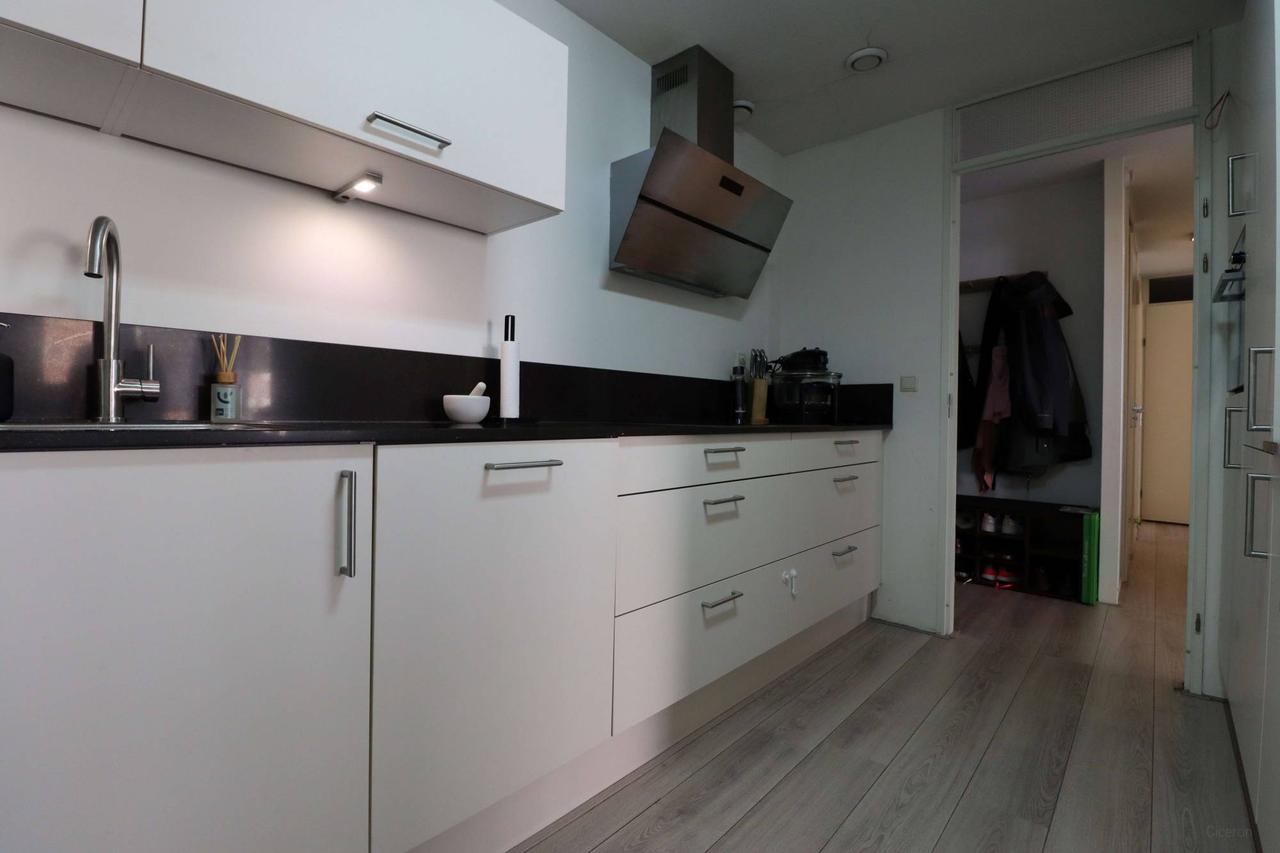 Gemeubileerd 3-kamerappartement met balkon - Afbeelding 3