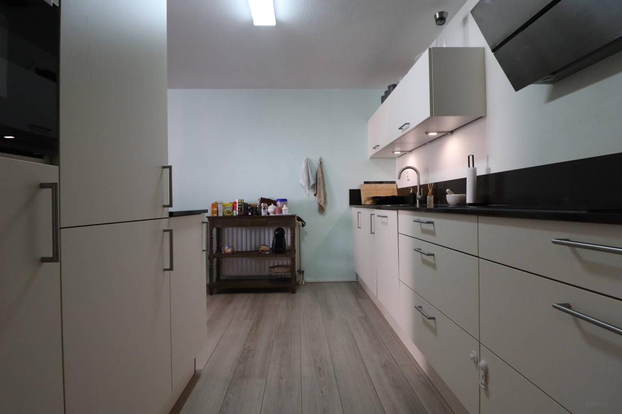 Gemeubileerd 3-kamerappartement met balkon - Afbeelding 4