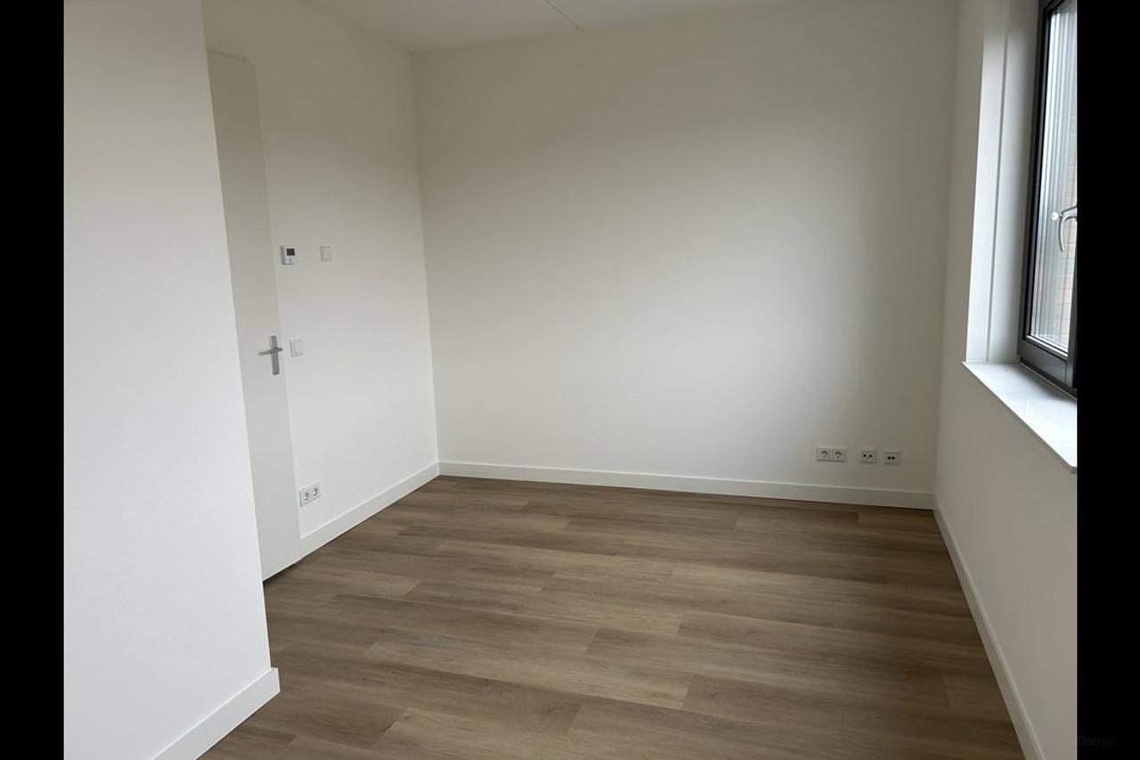Nieuw huis met 4 slaapkamers en tuin - Afbeelding 7