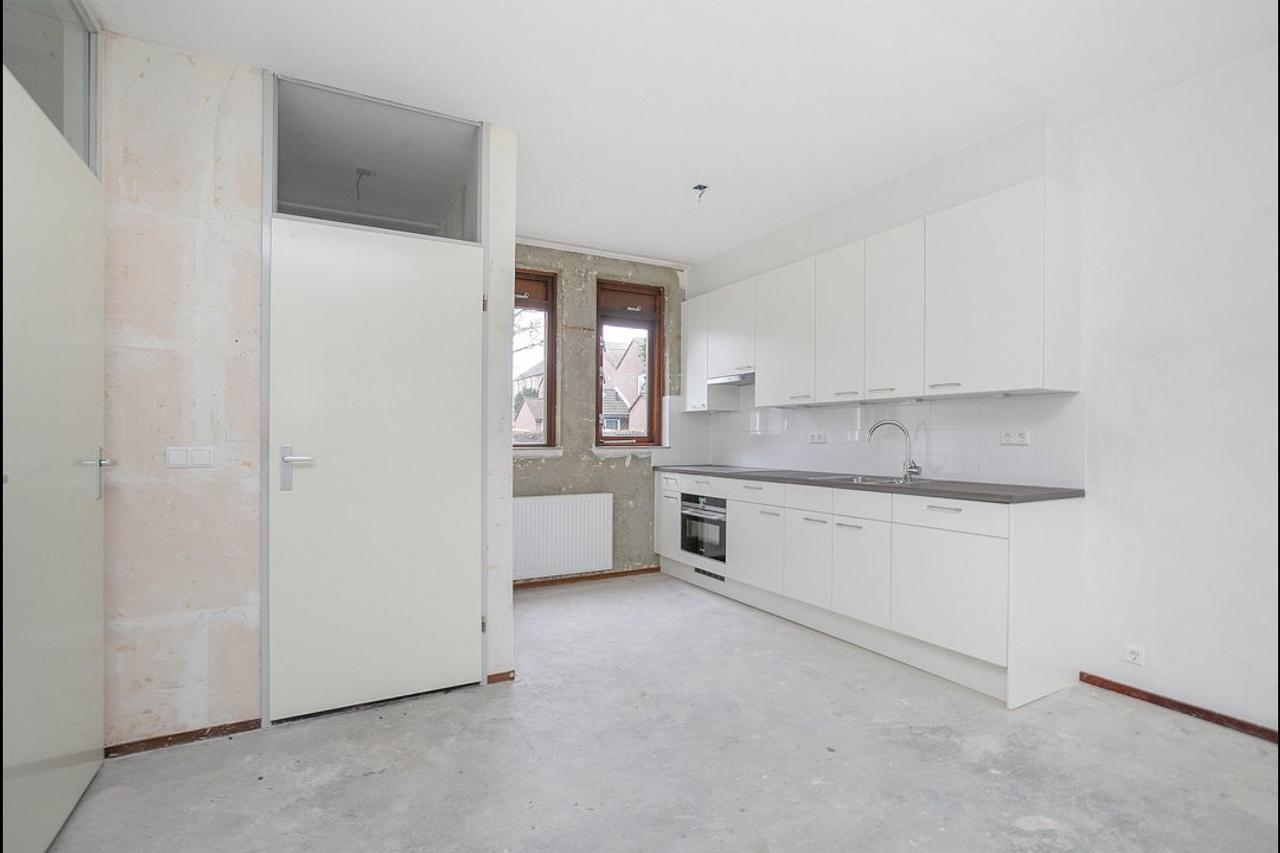 128 m² home with five bedrooms - Image 4