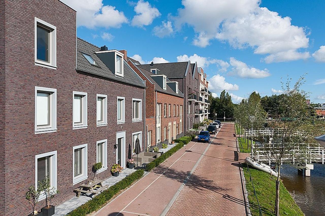 146 m² Corner House with Terrace - Image 4