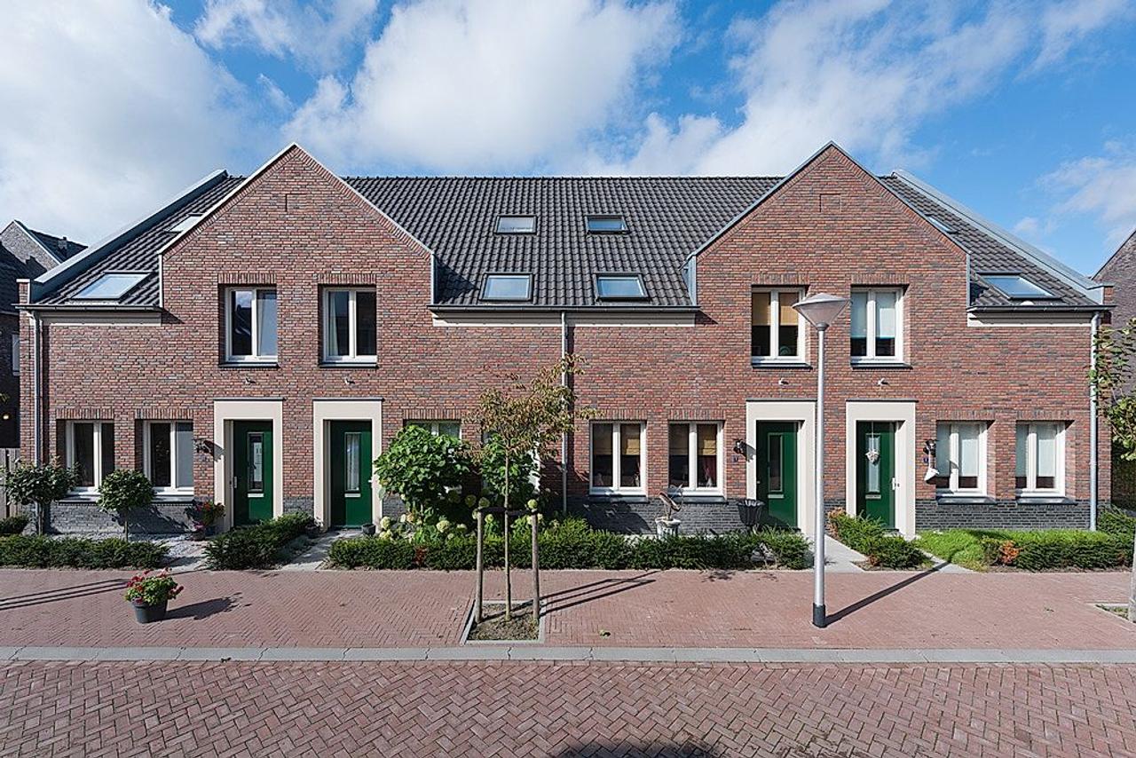 146 m² Corner House with Terrace - Image 5