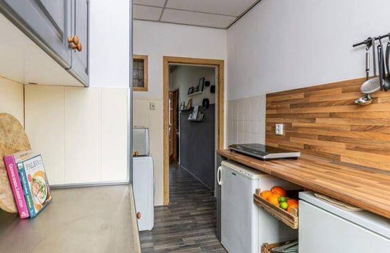 2-Bedroom Apartment with Balcony in Houtwijk - Image 3