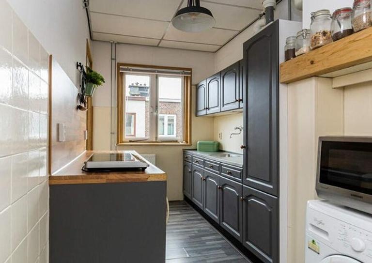 2-Bedroom Apartment with Balcony in Houtwijk - Image 5