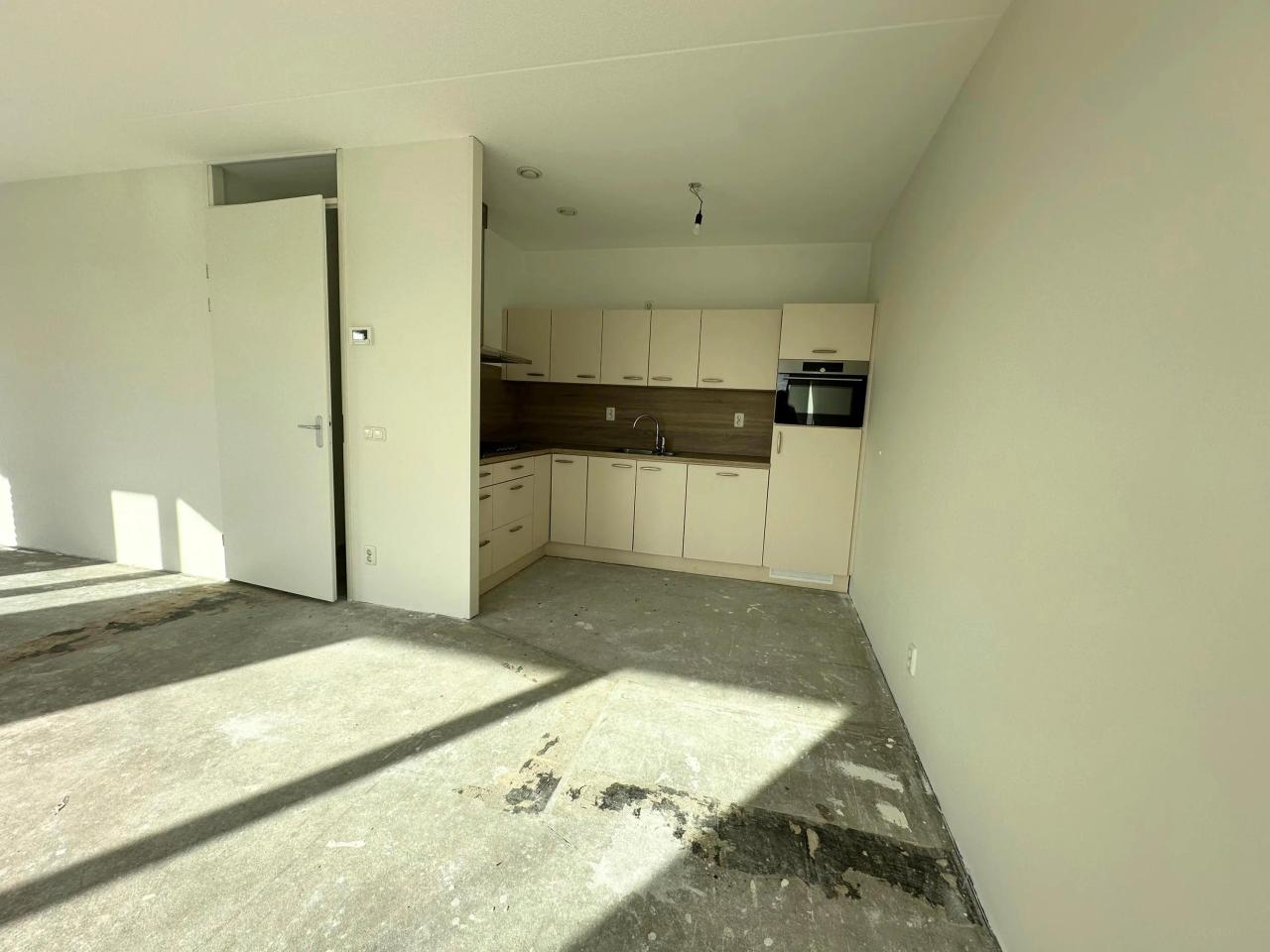 3-Room Apartment with 63 m² Terrace - Image 5