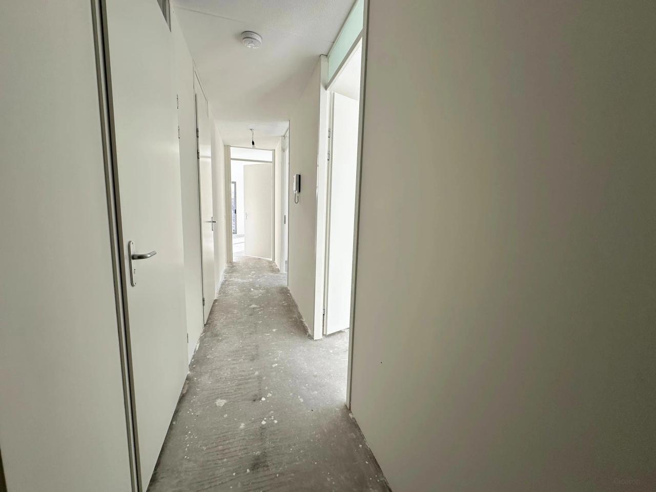 3-Room Apartment with 63 m² Terrace - Image 14