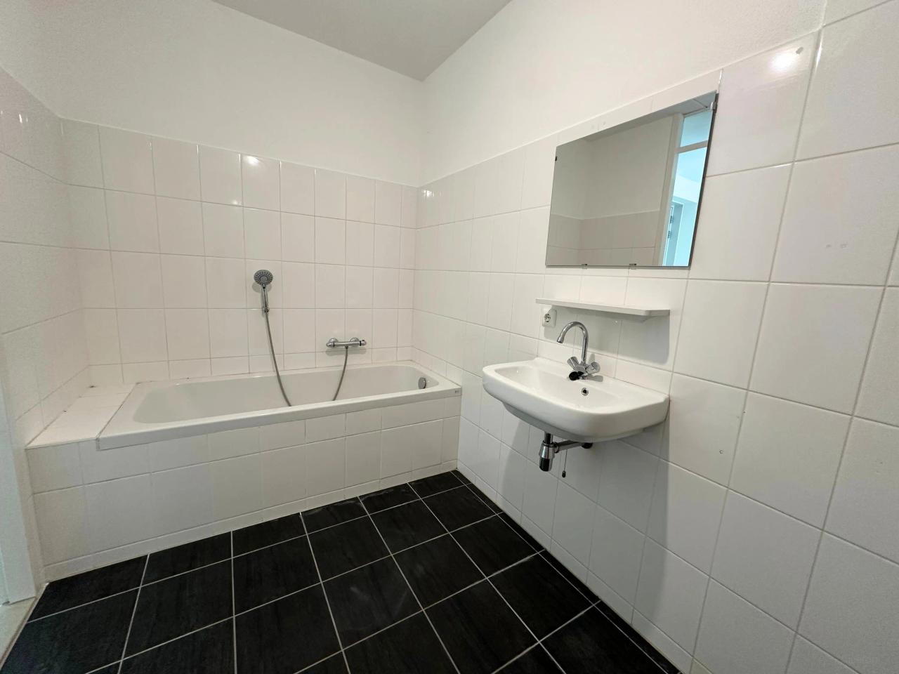 3-Room Apartment with 63 m² Terrace - Image 15