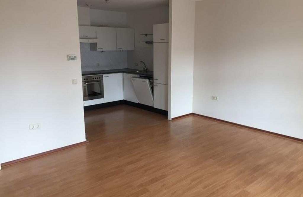 2-bedroom apartment with parking in city centre - Image 3
